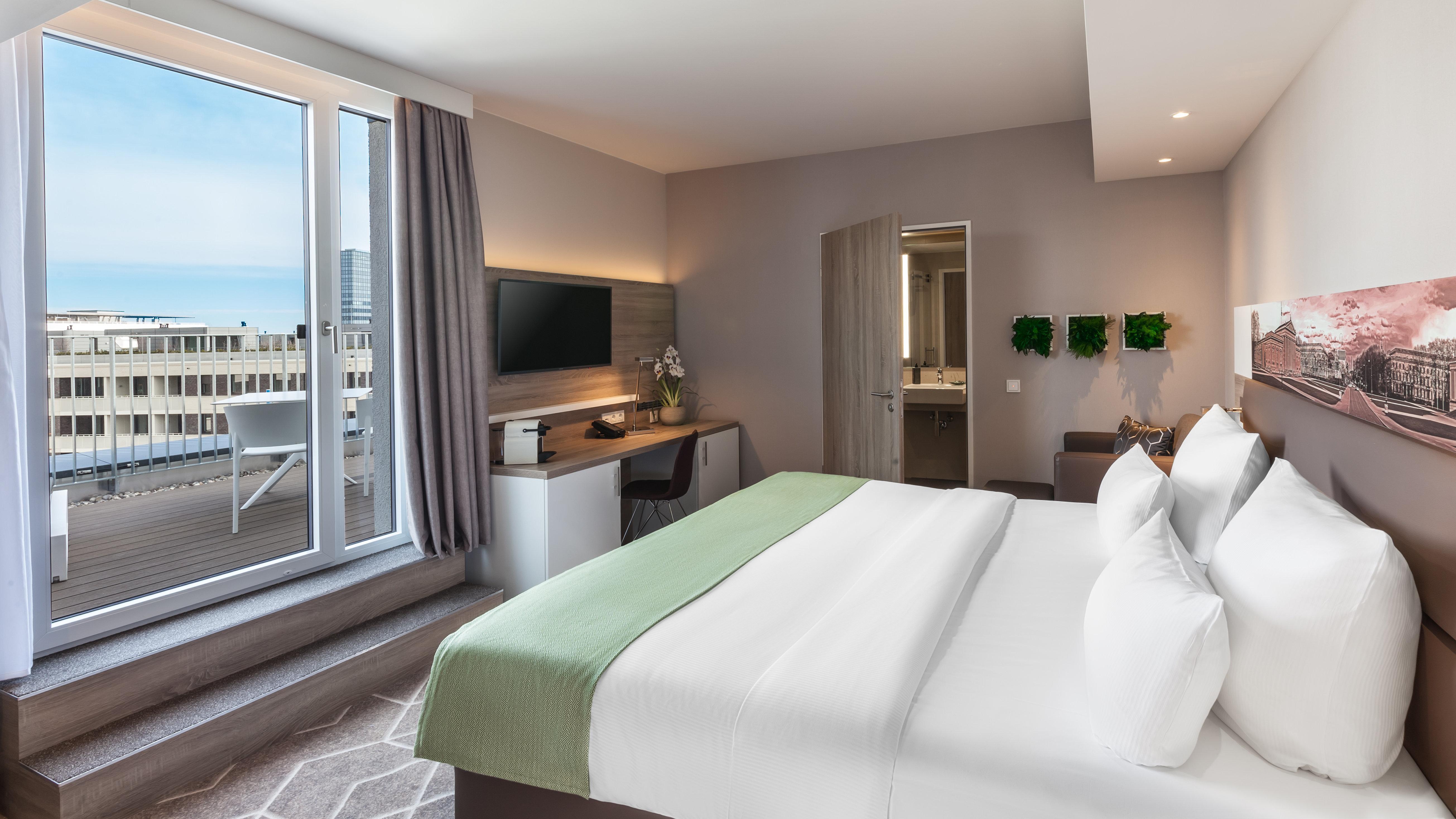 Hotel - East 4*