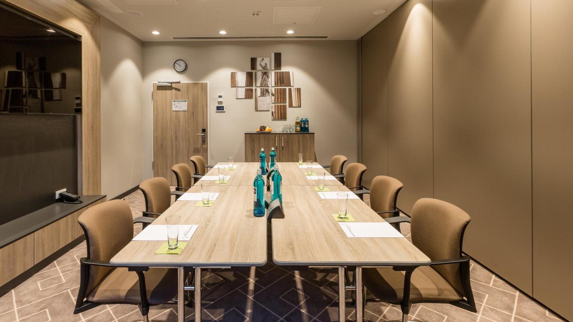 Отель - East, An Ihg 4*