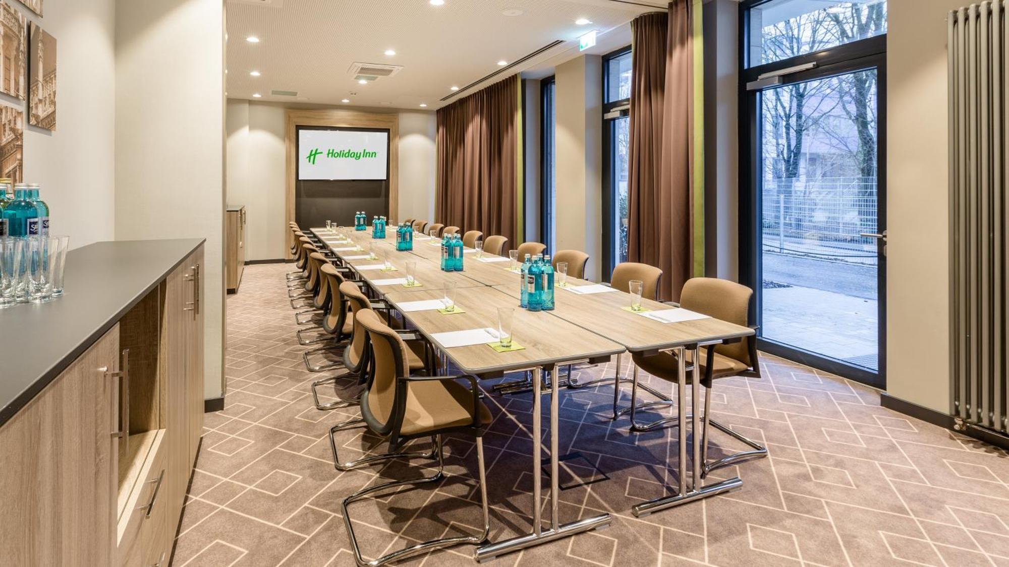 Отель - East, An Ihg 4*