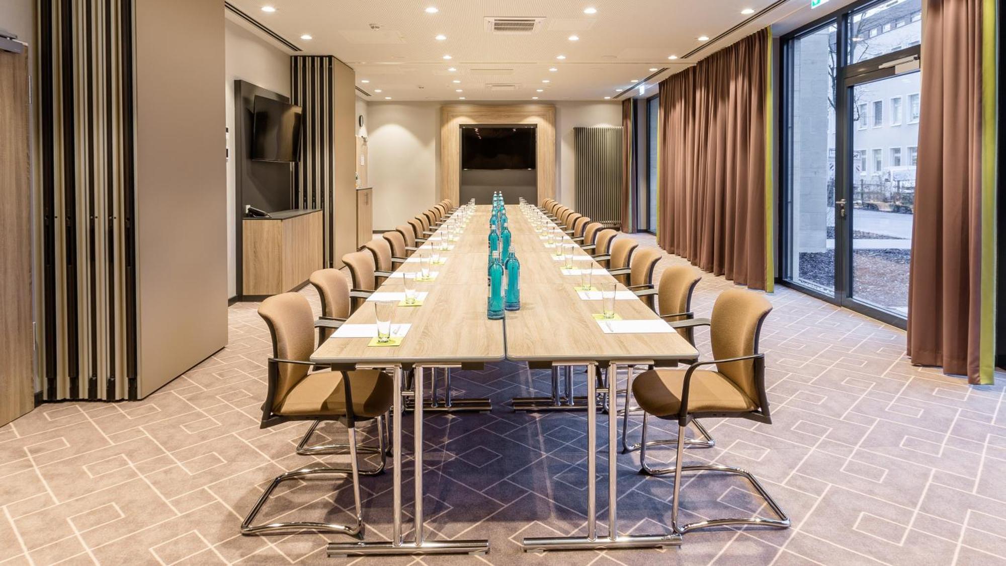 - East, An Ihg Отель